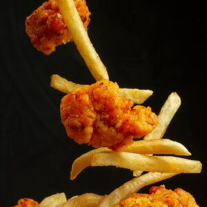 CHICKEN NUGGETS & CHIPS